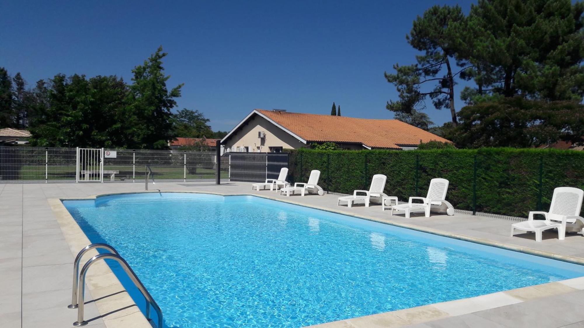 Hotel Restaurant Les Bruyeres Saint-Médard-en-Jalles Kültér fotó