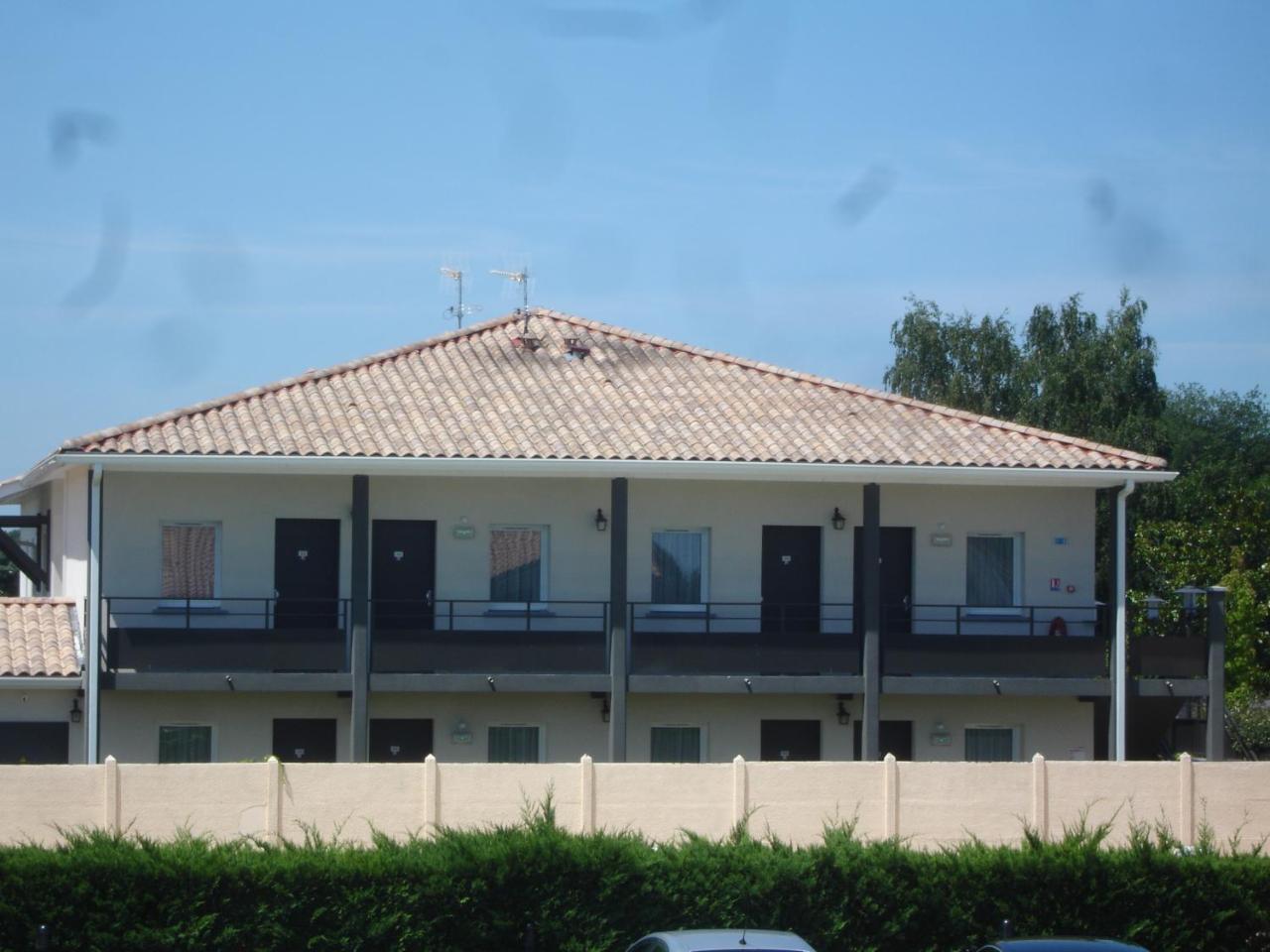 Hotel Restaurant Les Bruyeres Saint-Médard-en-Jalles Kültér fotó