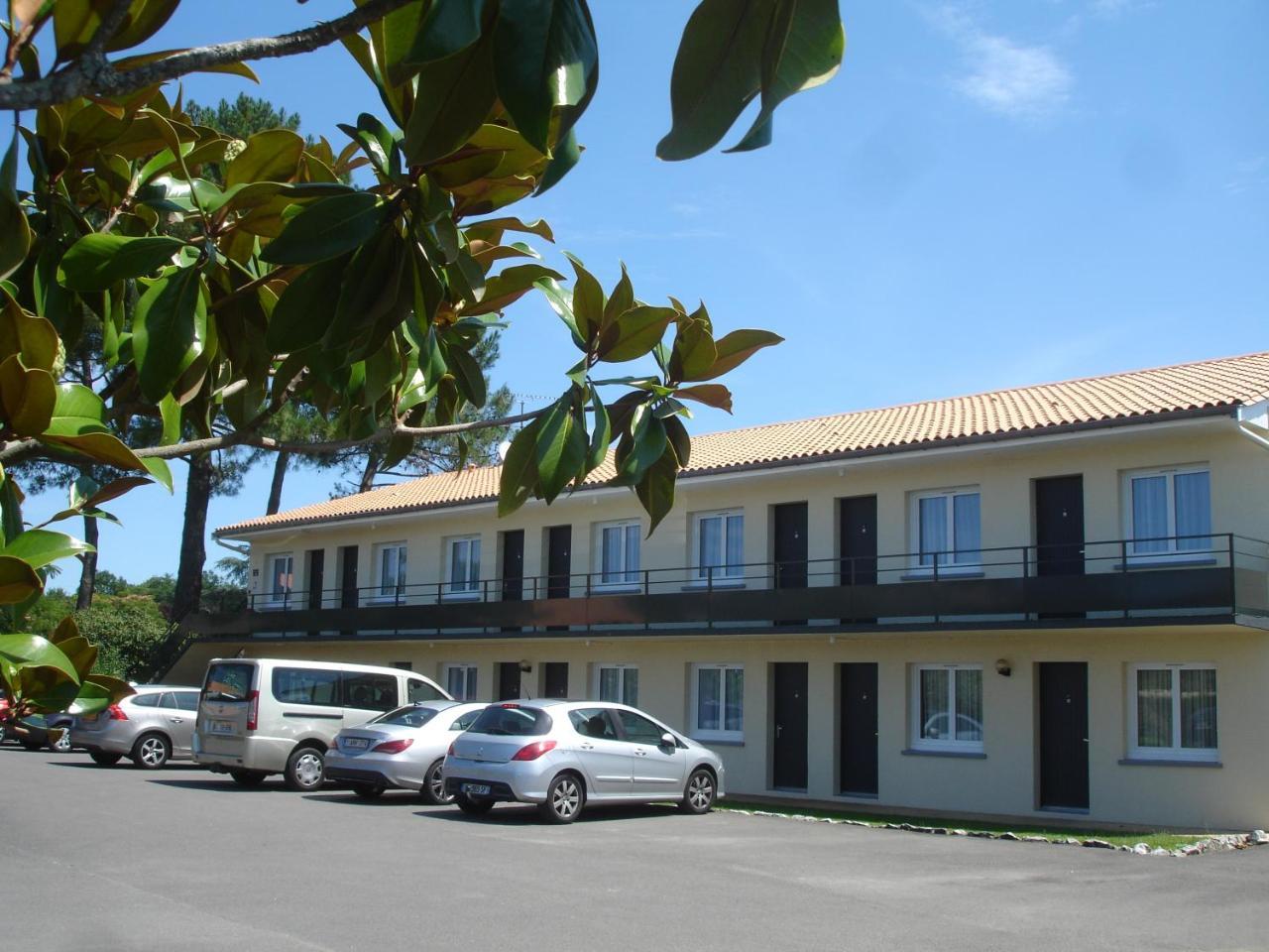 Hotel Restaurant Les Bruyeres Saint-Médard-en-Jalles Kültér fotó